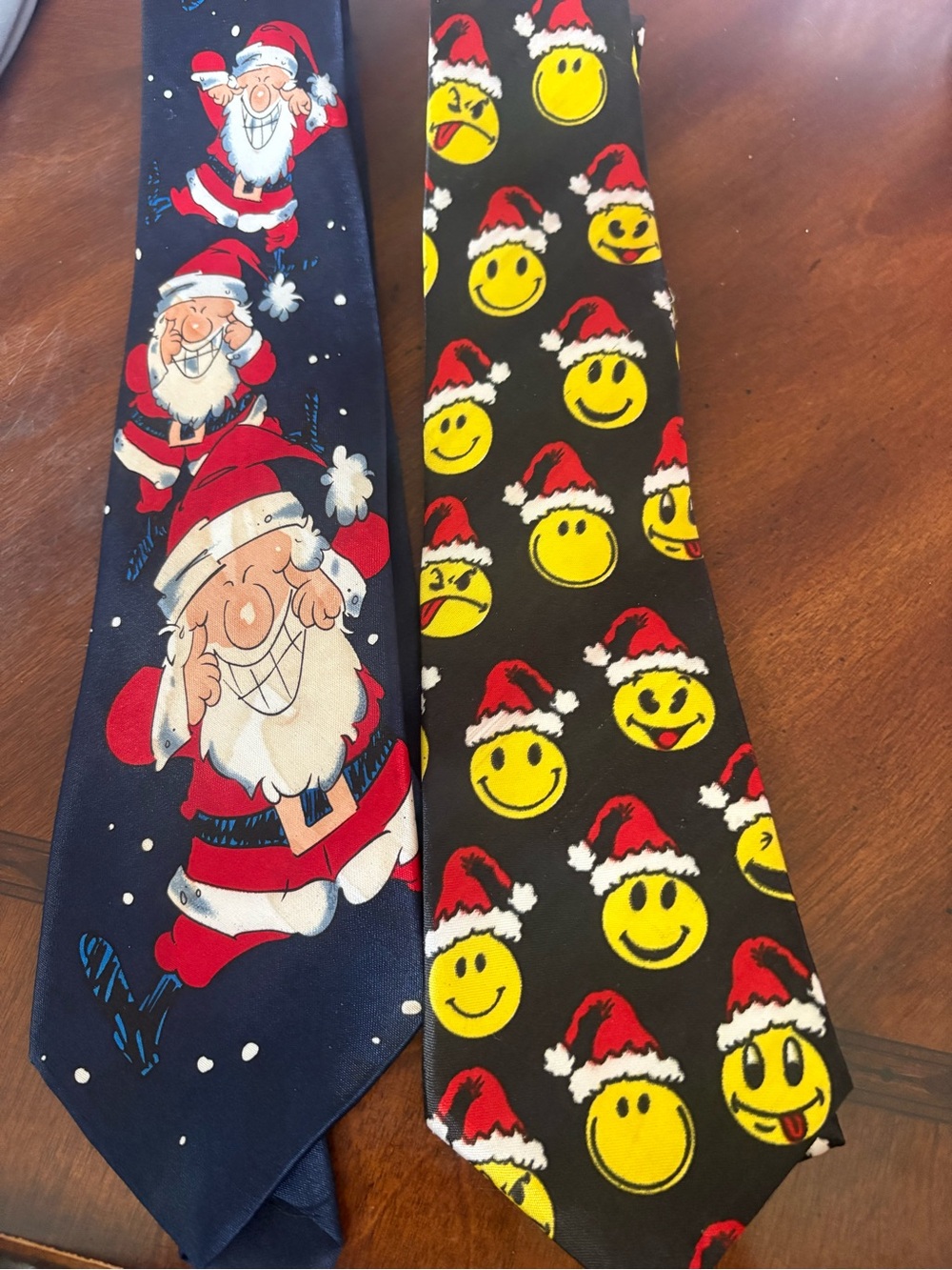 Men's Novelty Christmas Tie - Yellow/Red Santa Smileys